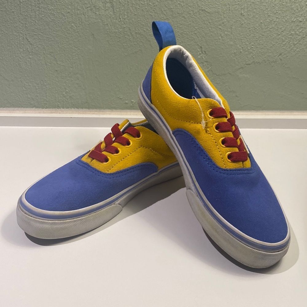 VANS size 2.5 us kids LEATHER lowtops